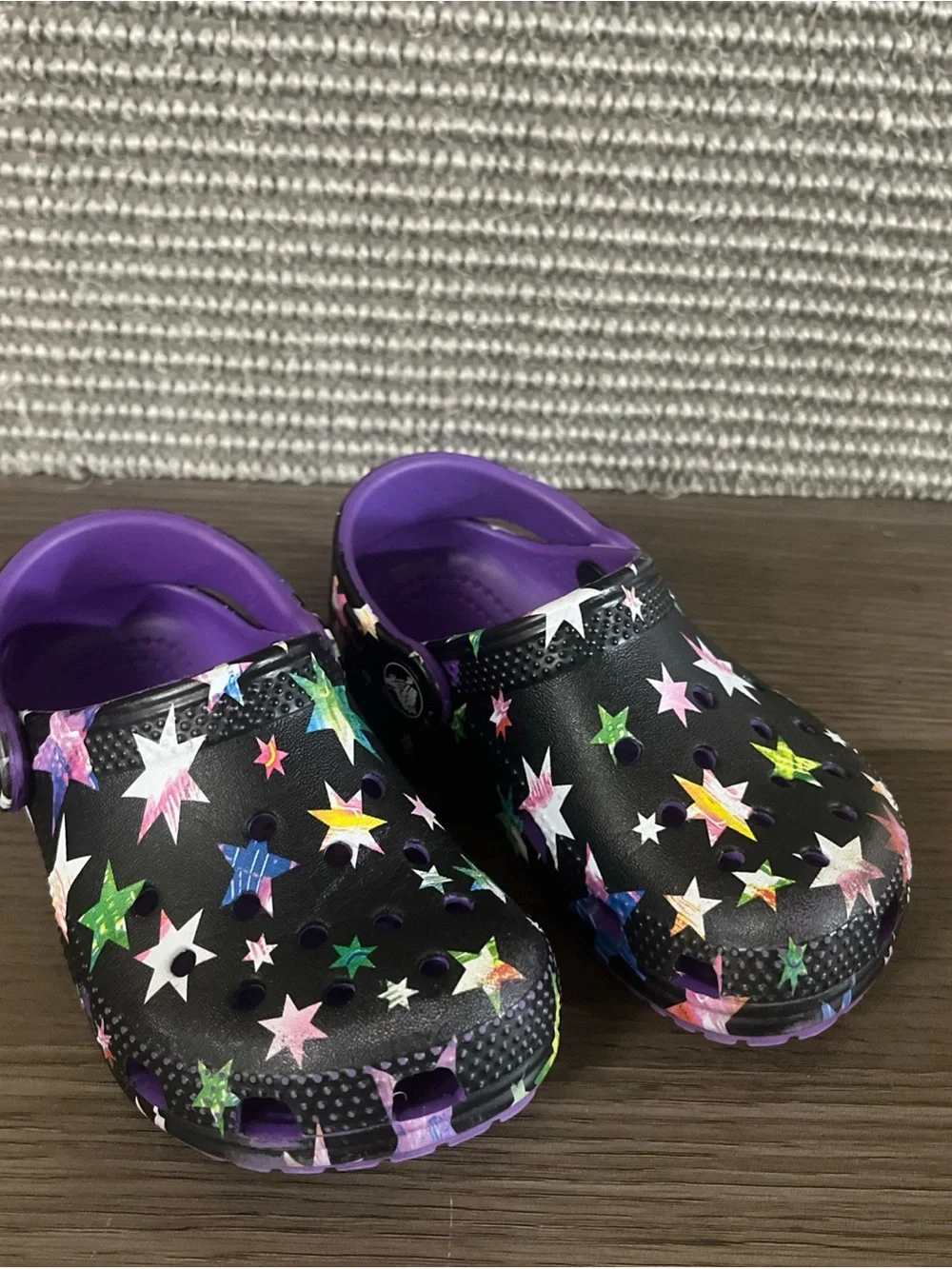 CROCS Kids Star Print Clogs - Black & Purple